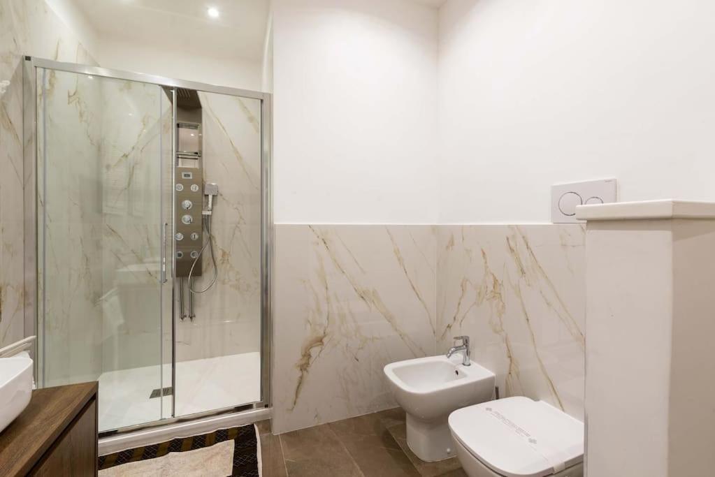 Colosseum 10Steps Away, Marco Aurelio Luxury House Rome Bagian luar foto
