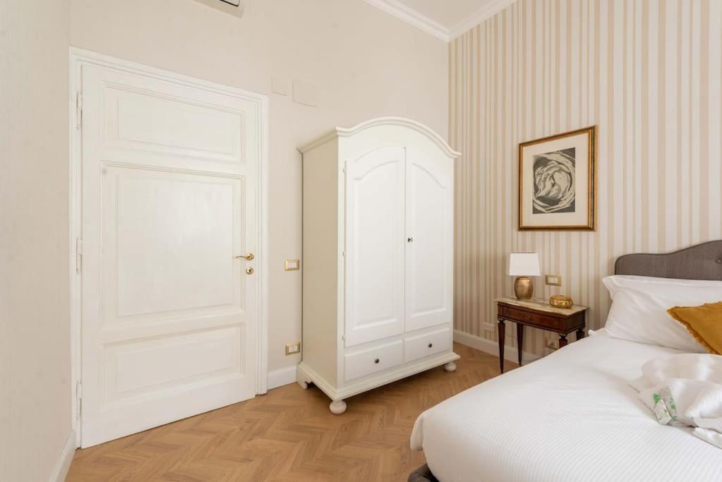 Colosseum 10Steps Away, Marco Aurelio Luxury House Rome Bagian luar foto